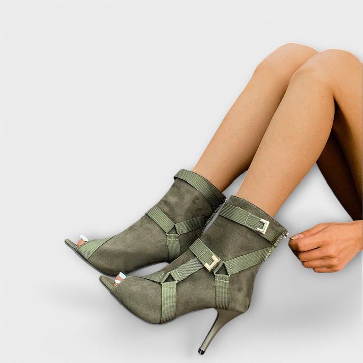 Elegant heeled sandals with toe cutout