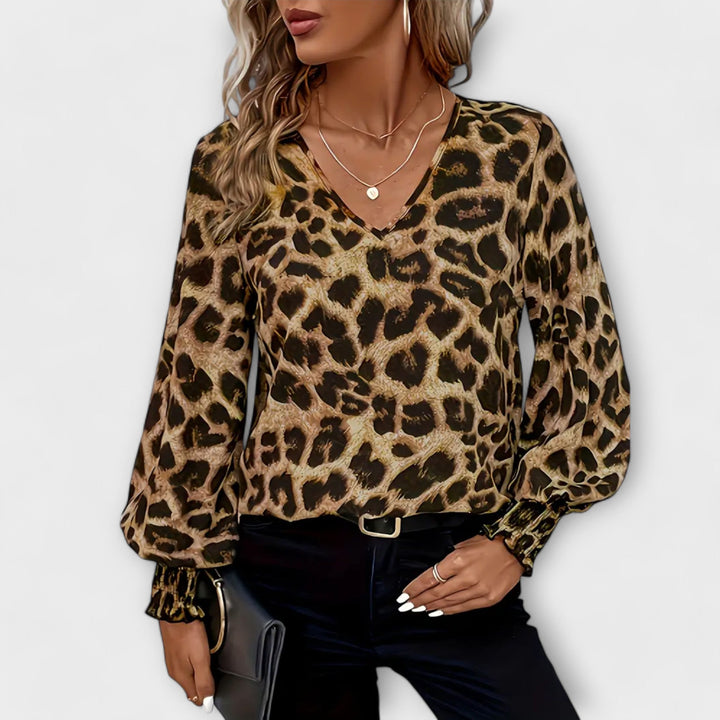 Caroline | Stylish blouse with leopard print