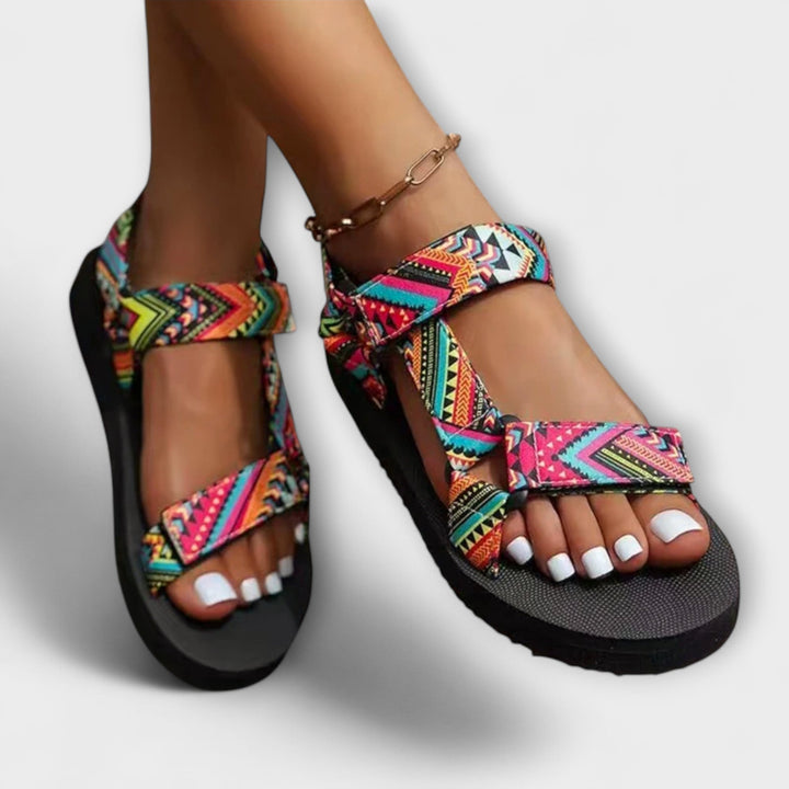 Summery flat women's sandals made of hemp rope